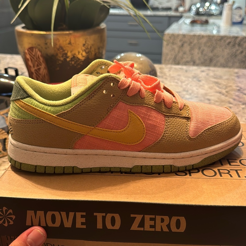 Nike Dunk Low Sun Club-Arctic Orange Sanded Gold 2022. Size 8.5 men’s